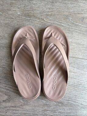 CROCS Women’s Flip Sandals